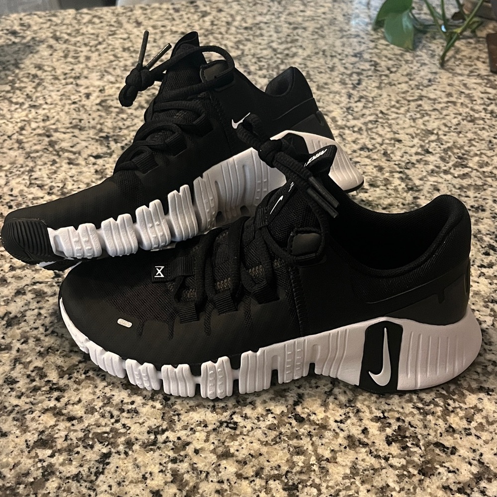 Nike Free Metcon NWOT women’s size 5.5